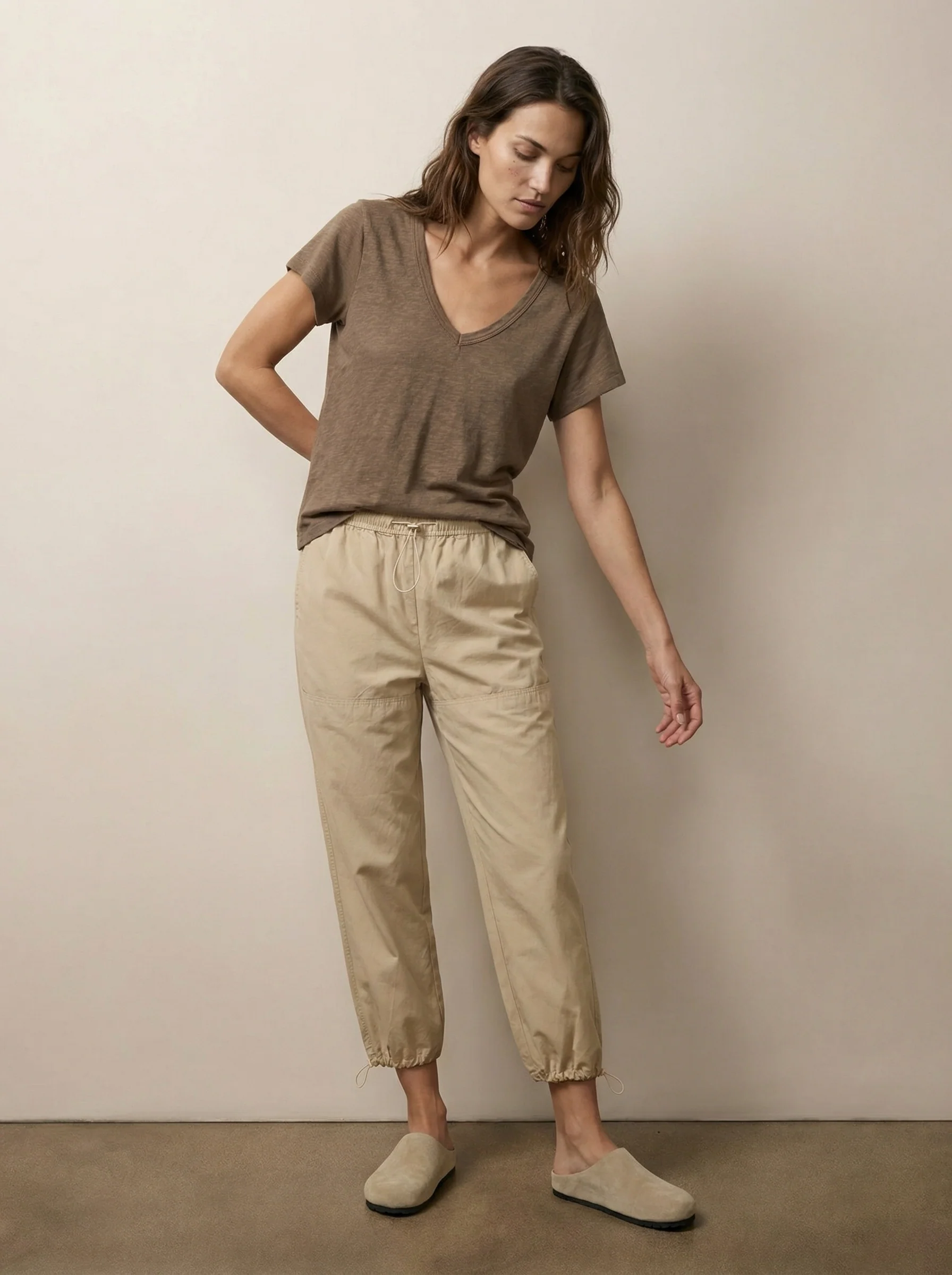 Basic V-neck T-shirt - Image 3