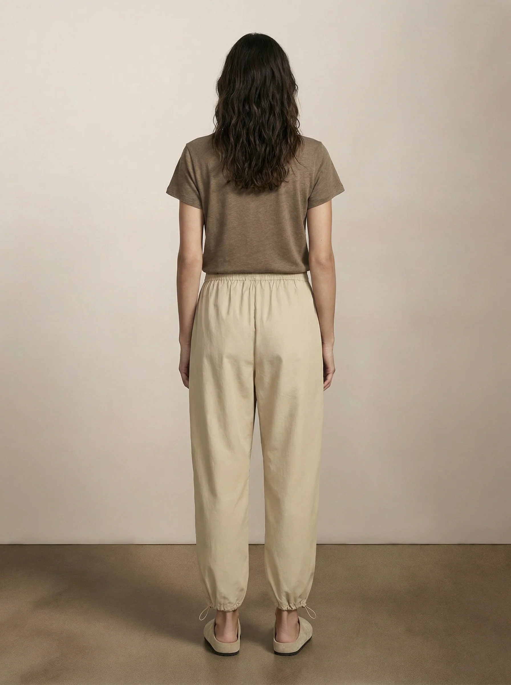 Basic V-neck T-shirt - Image 4