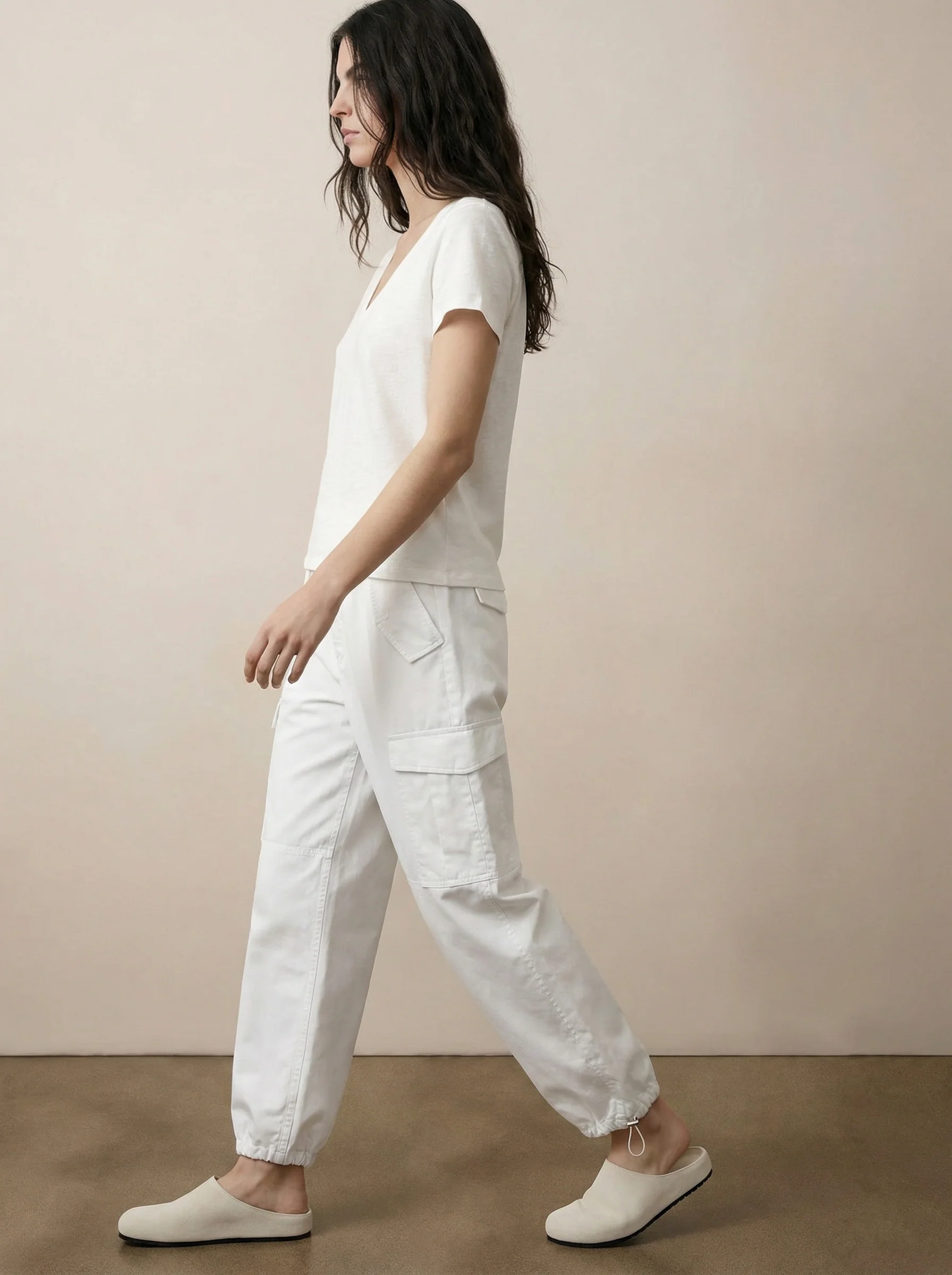 Basic V-neck T-shirt - Image 3