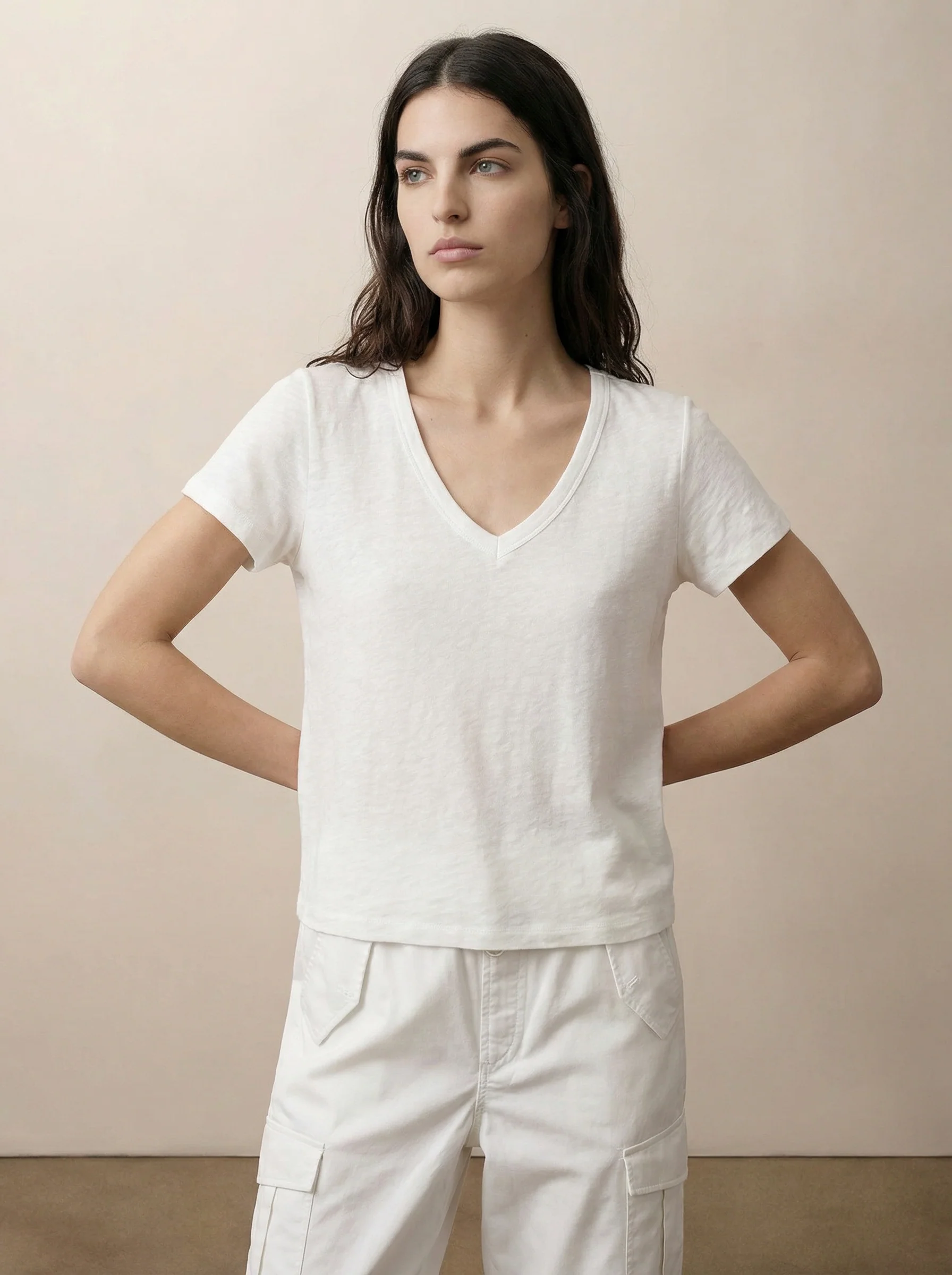 Basic V-neck T-shirt - Image 4