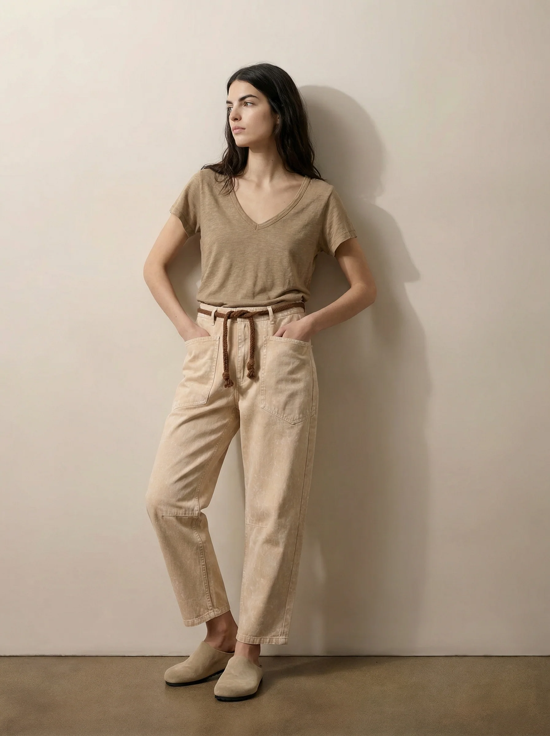 Basic V-neck T-shirt - Image 3