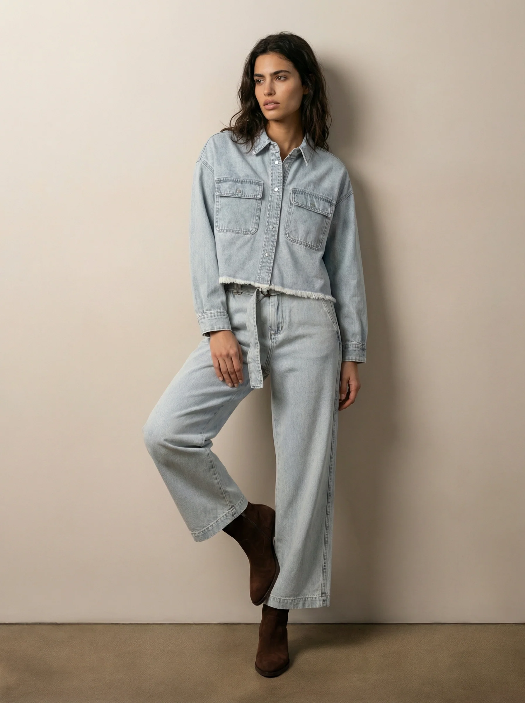 Cropped button-up denim shirt - Image 4