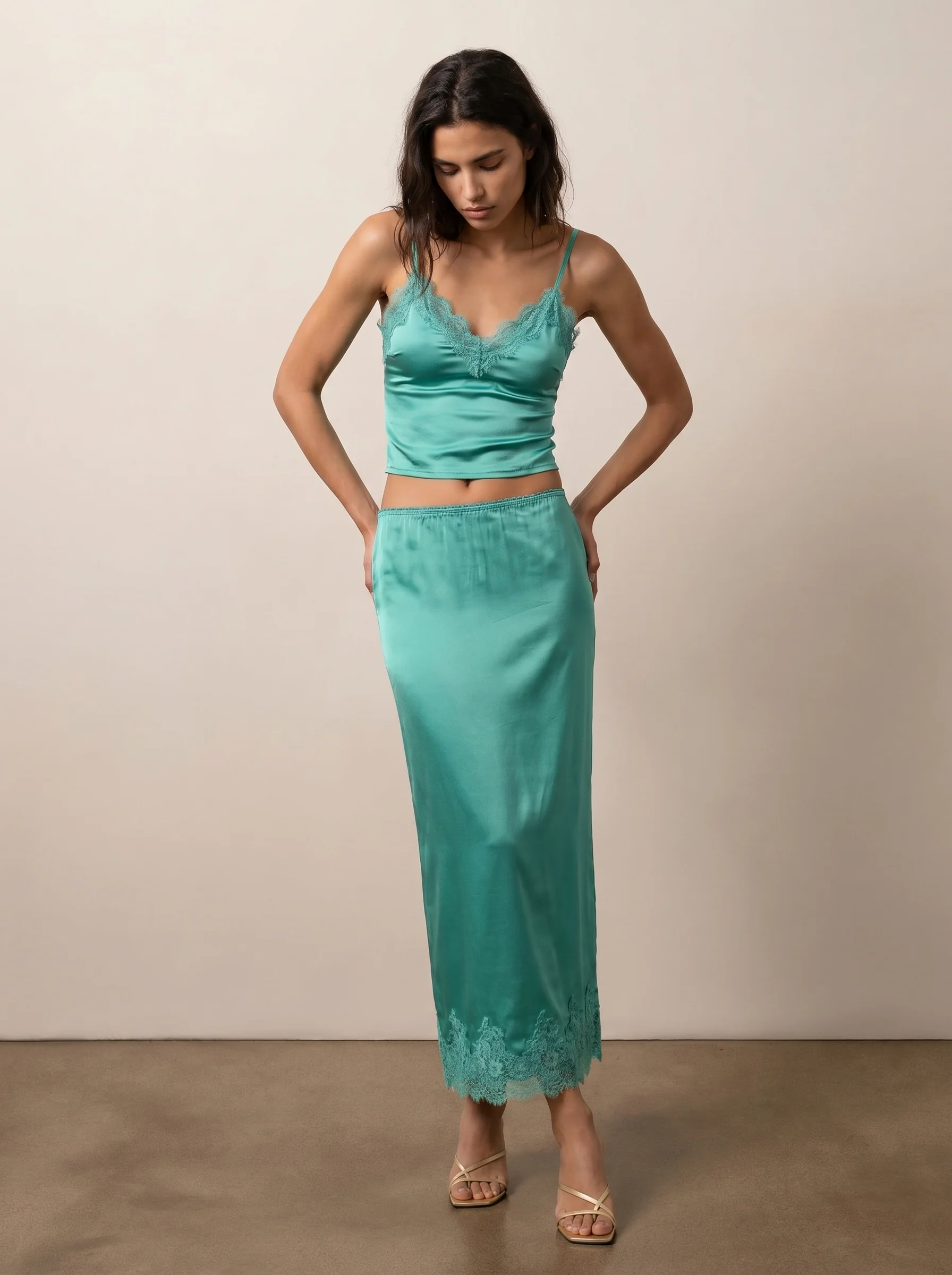 Lace skirt and tank top set - Image 4