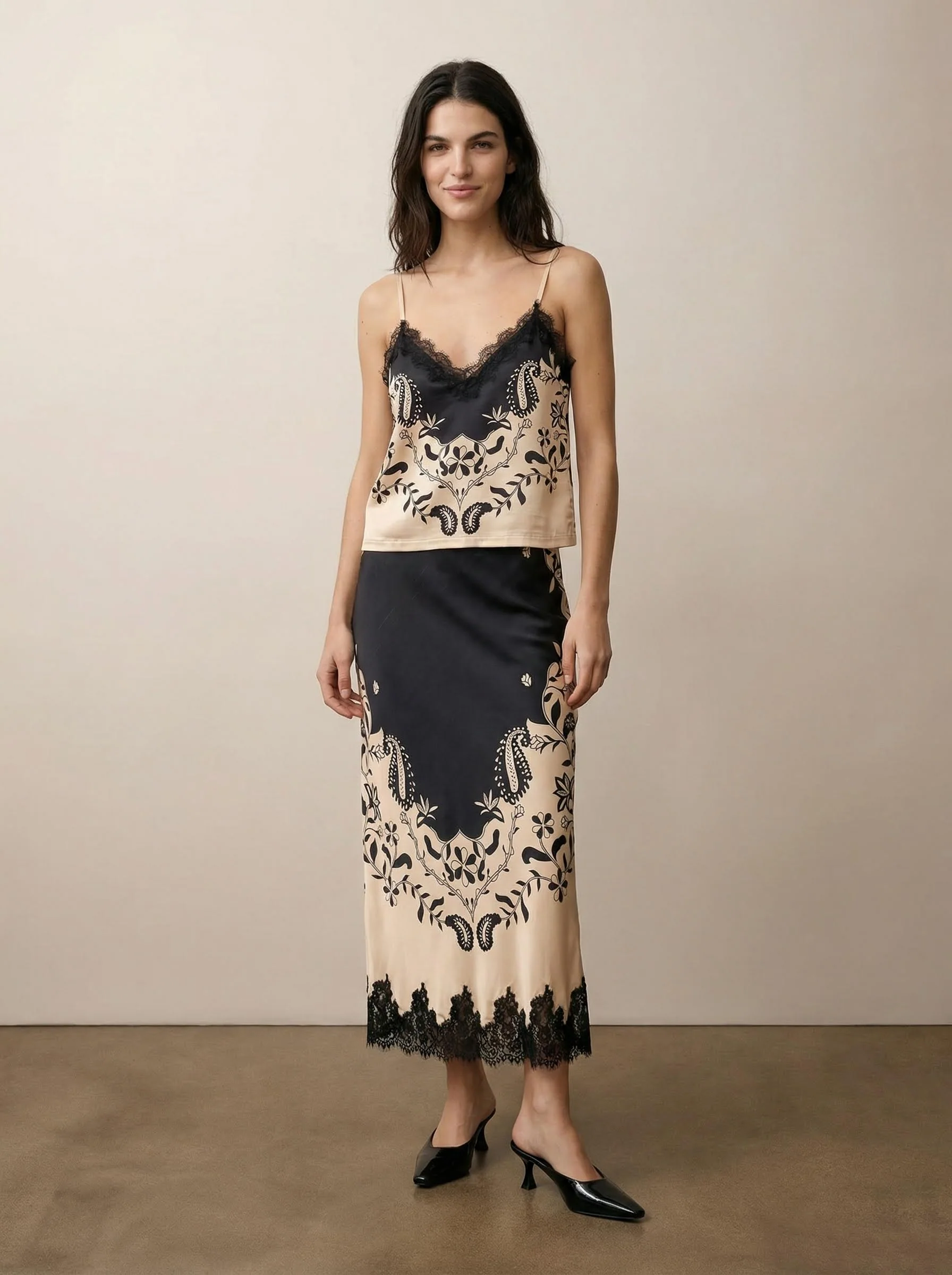 Long skirt with lace combination - Image 4