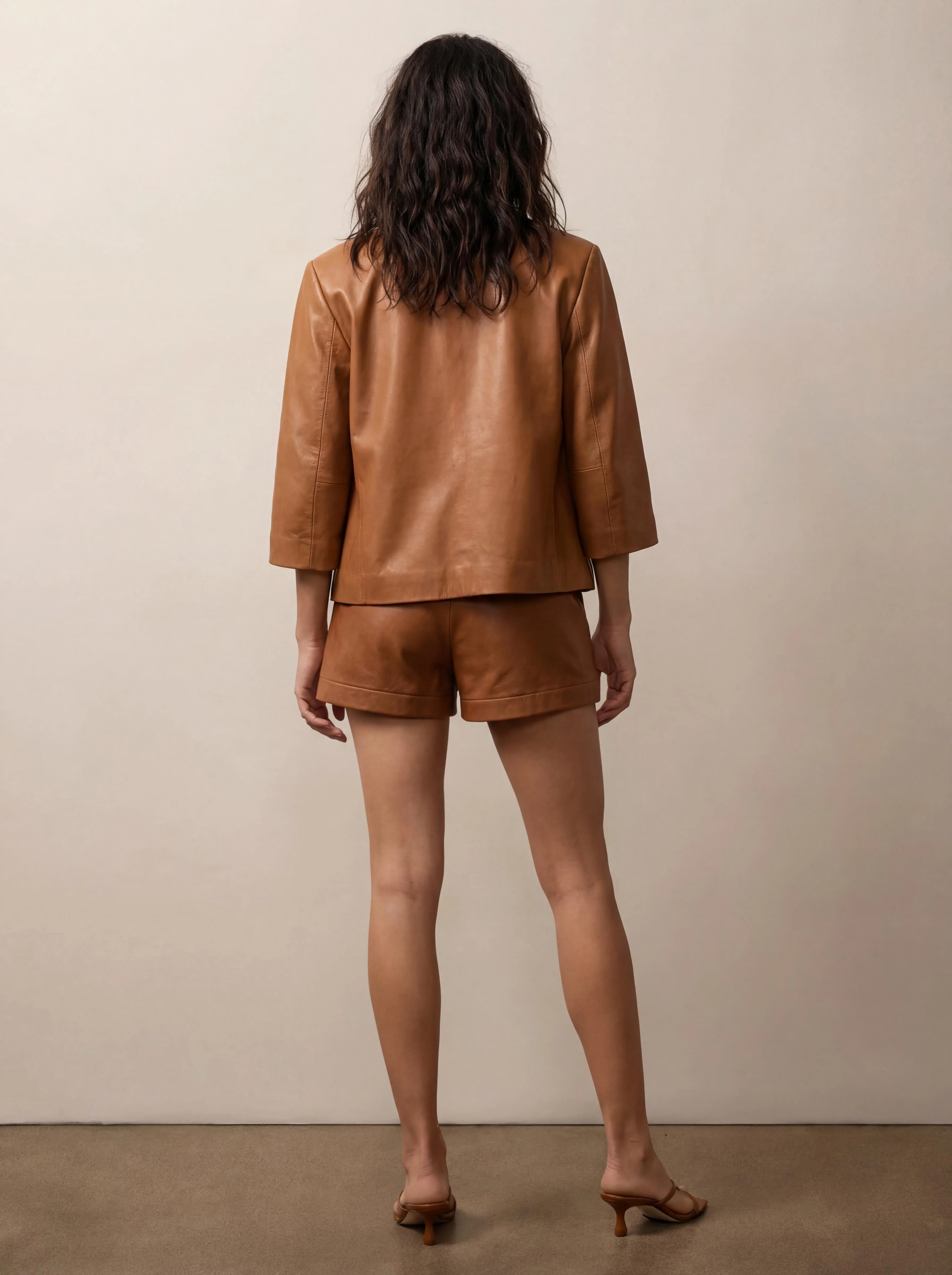Short leather pants - Image 2