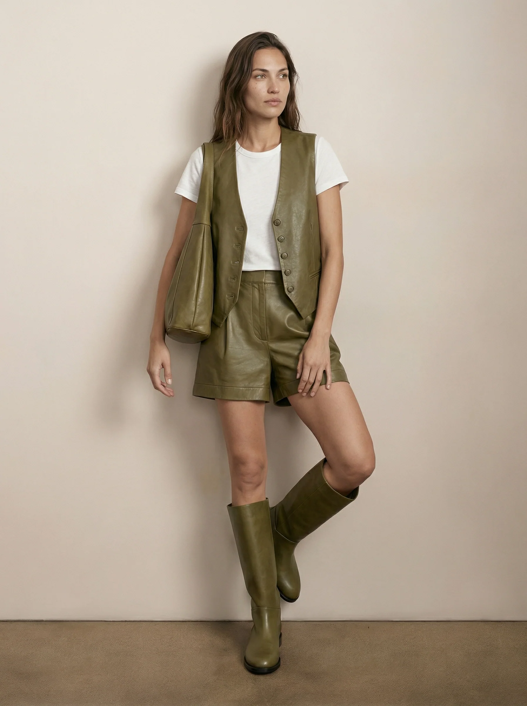 Short leather pants - Image 4